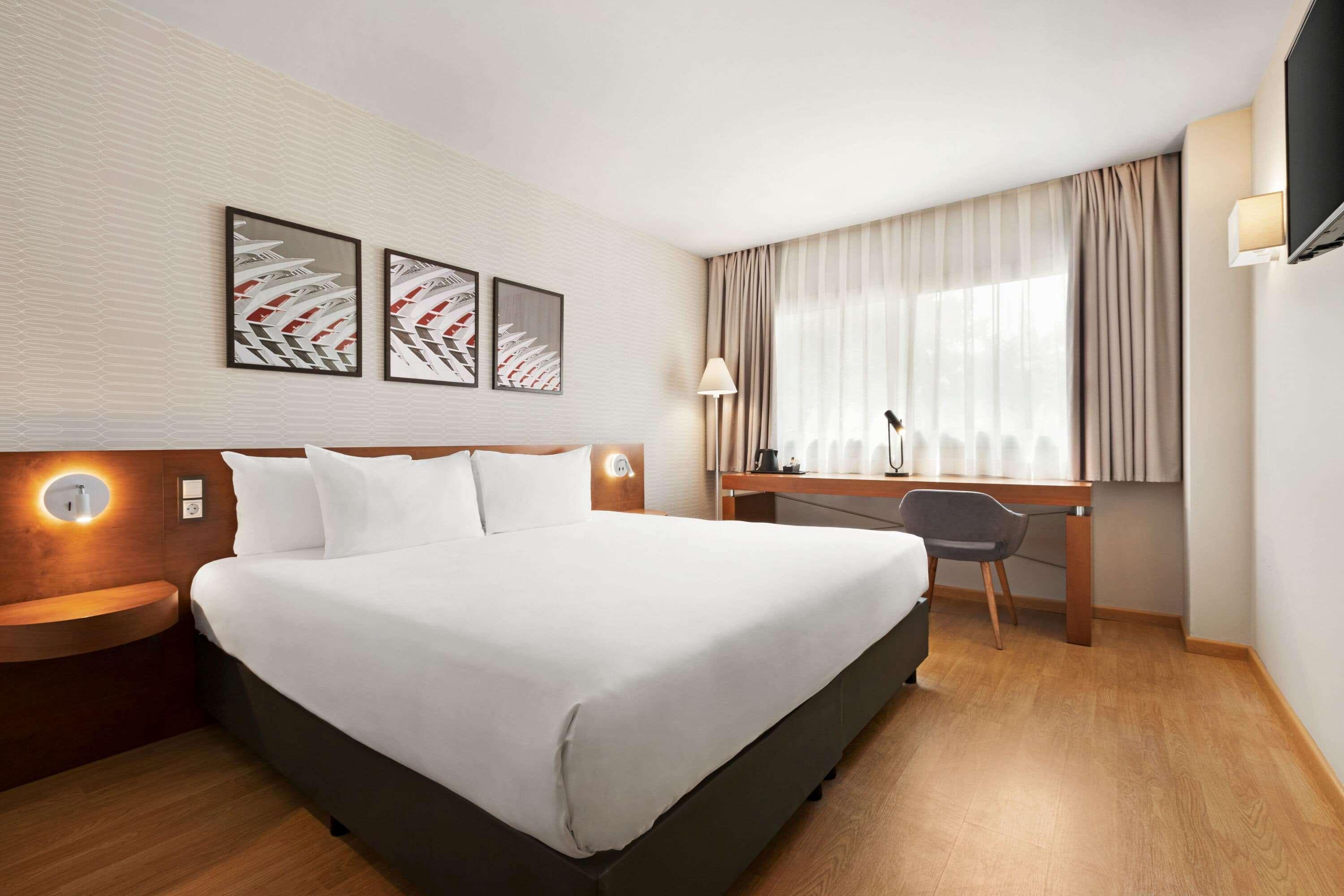 Ramada By Wyndham Valencia Almussafes Hotel Exterior foto