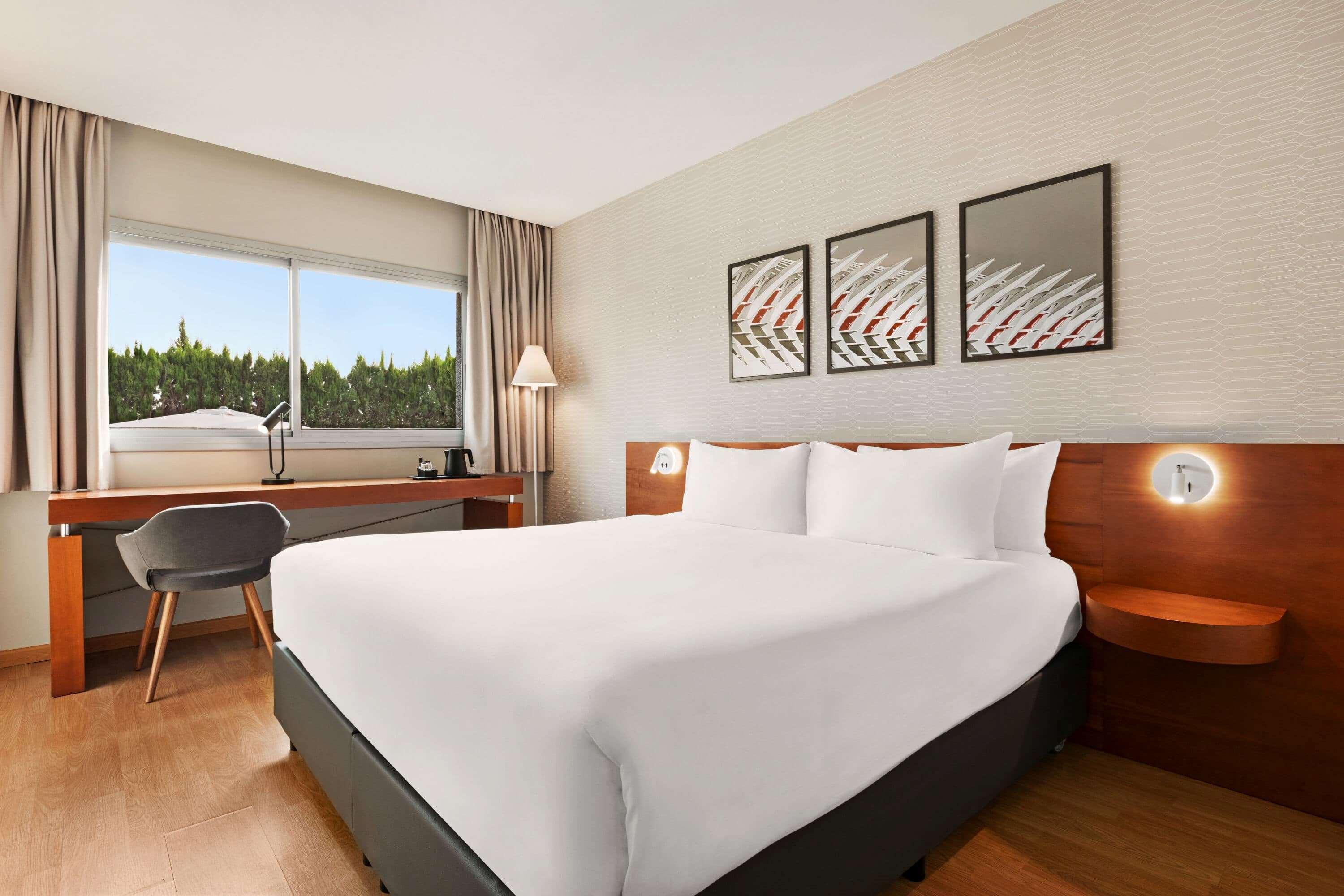 Ramada By Wyndham Valencia Almussafes Hotel Exterior foto