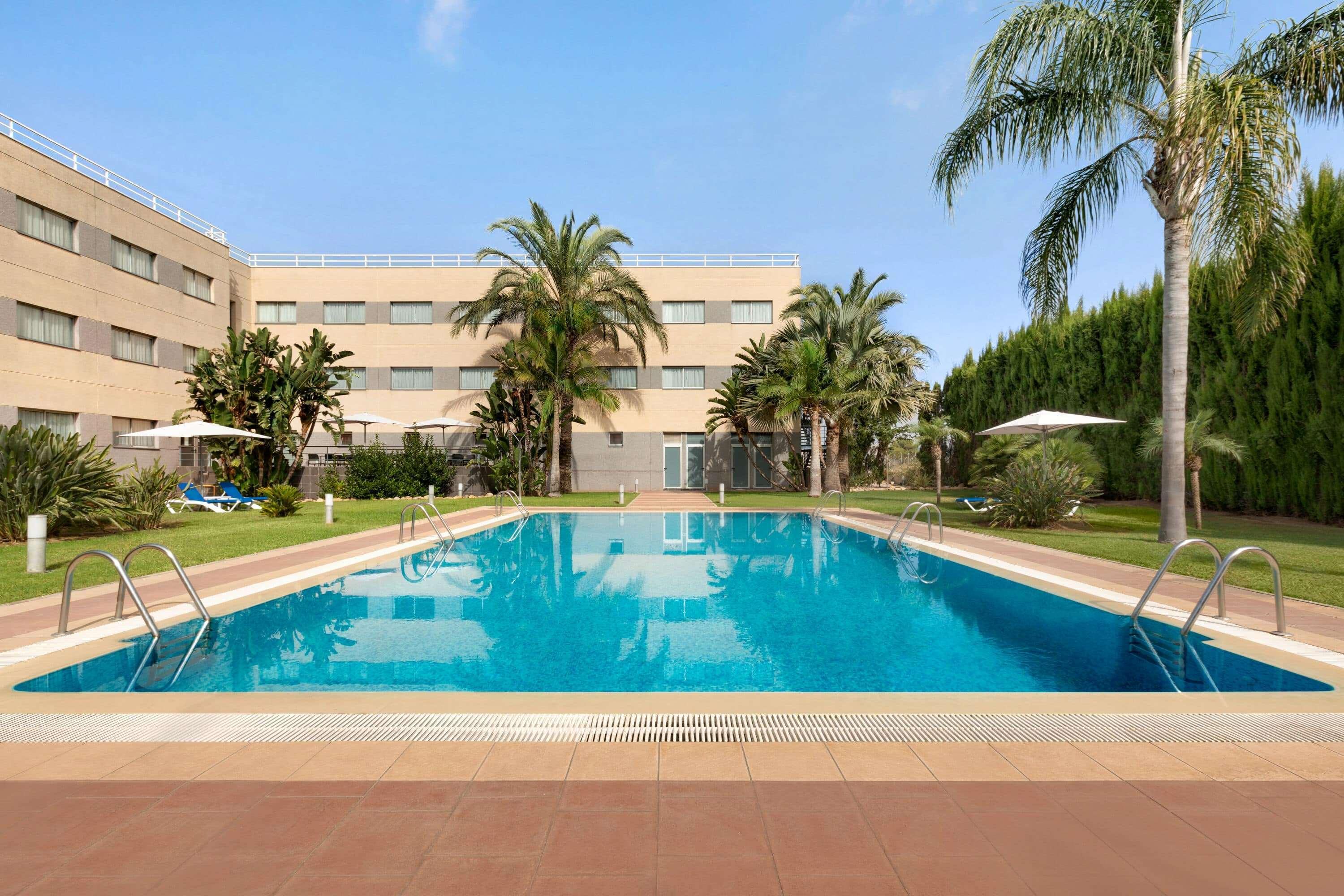 Ramada By Wyndham Valencia Almussafes Hotel Exterior foto