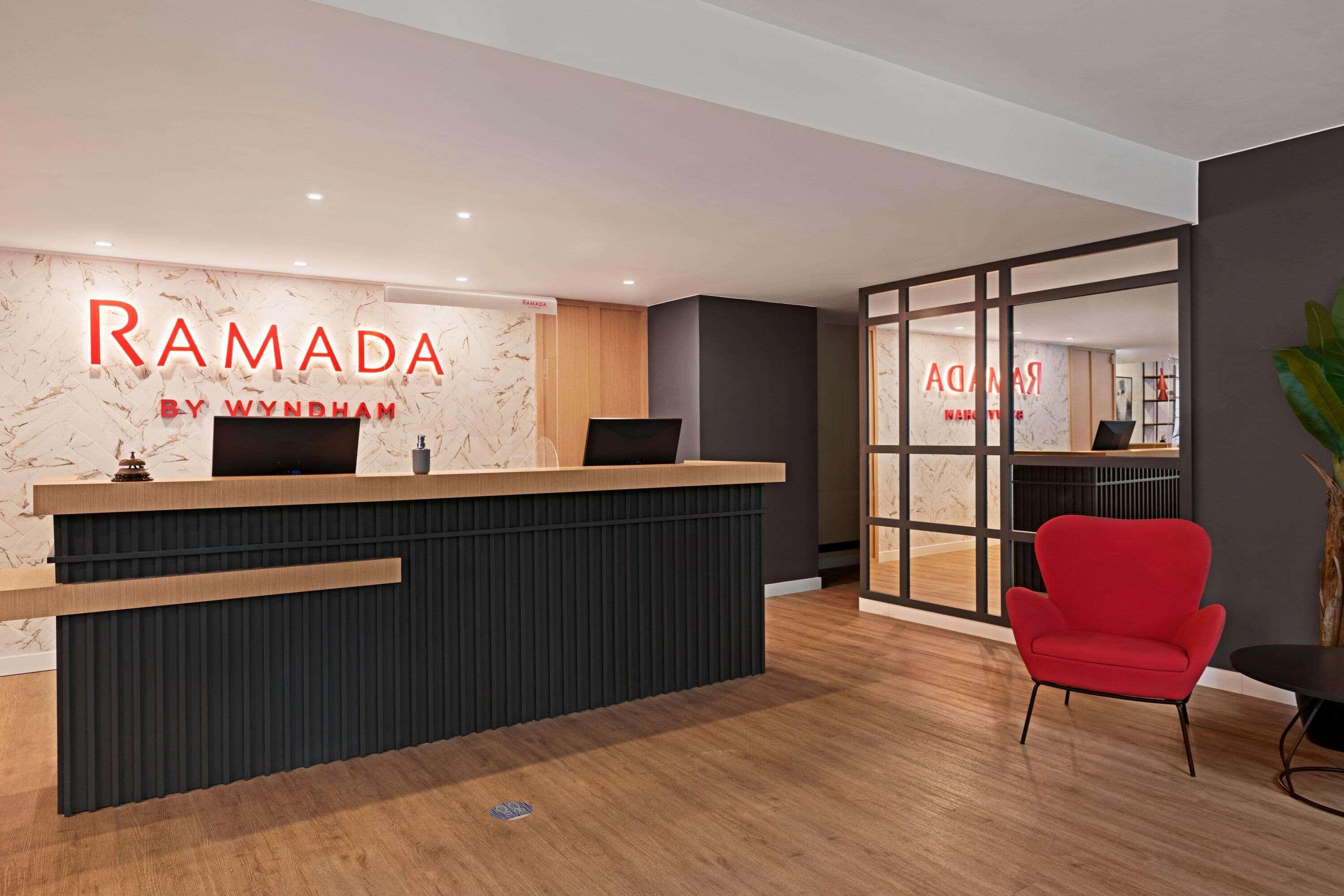 Ramada By Wyndham Valencia Almussafes Hotel Exterior foto