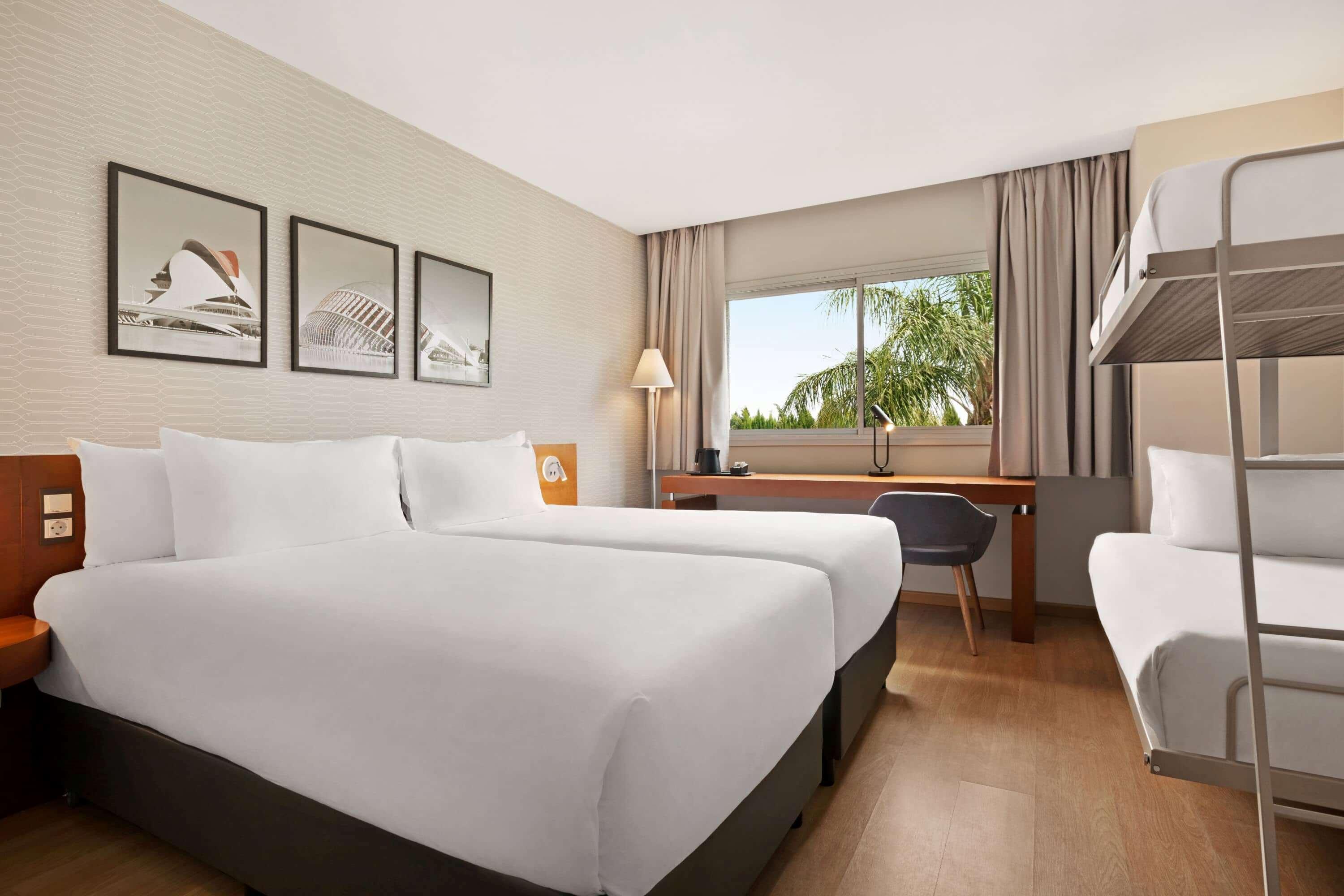 Ramada By Wyndham Valencia Almussafes Hotel Exterior foto