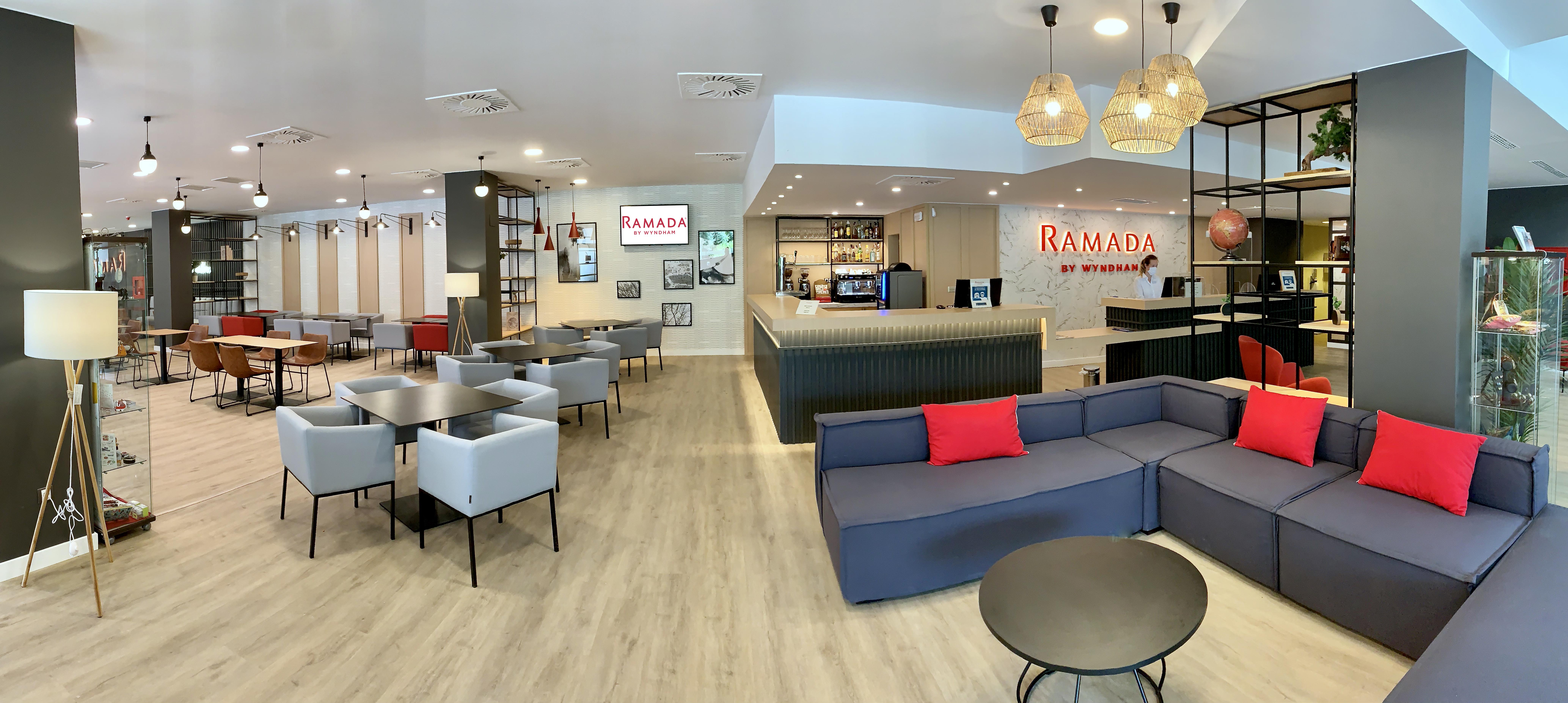 Ramada By Wyndham Valencia Almussafes Hotel Exterior foto