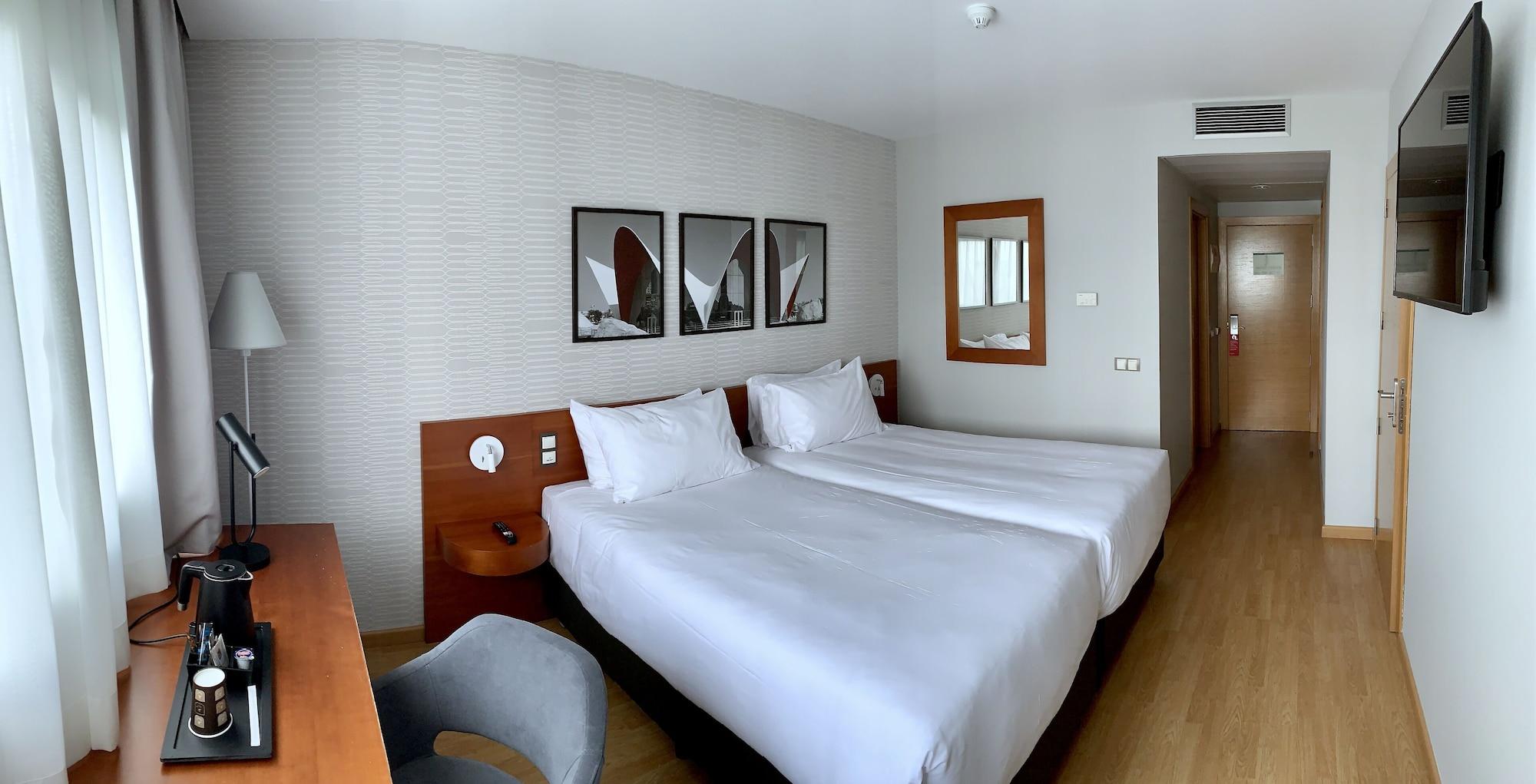 Ramada By Wyndham Valencia Almussafes Hotel Exterior foto
