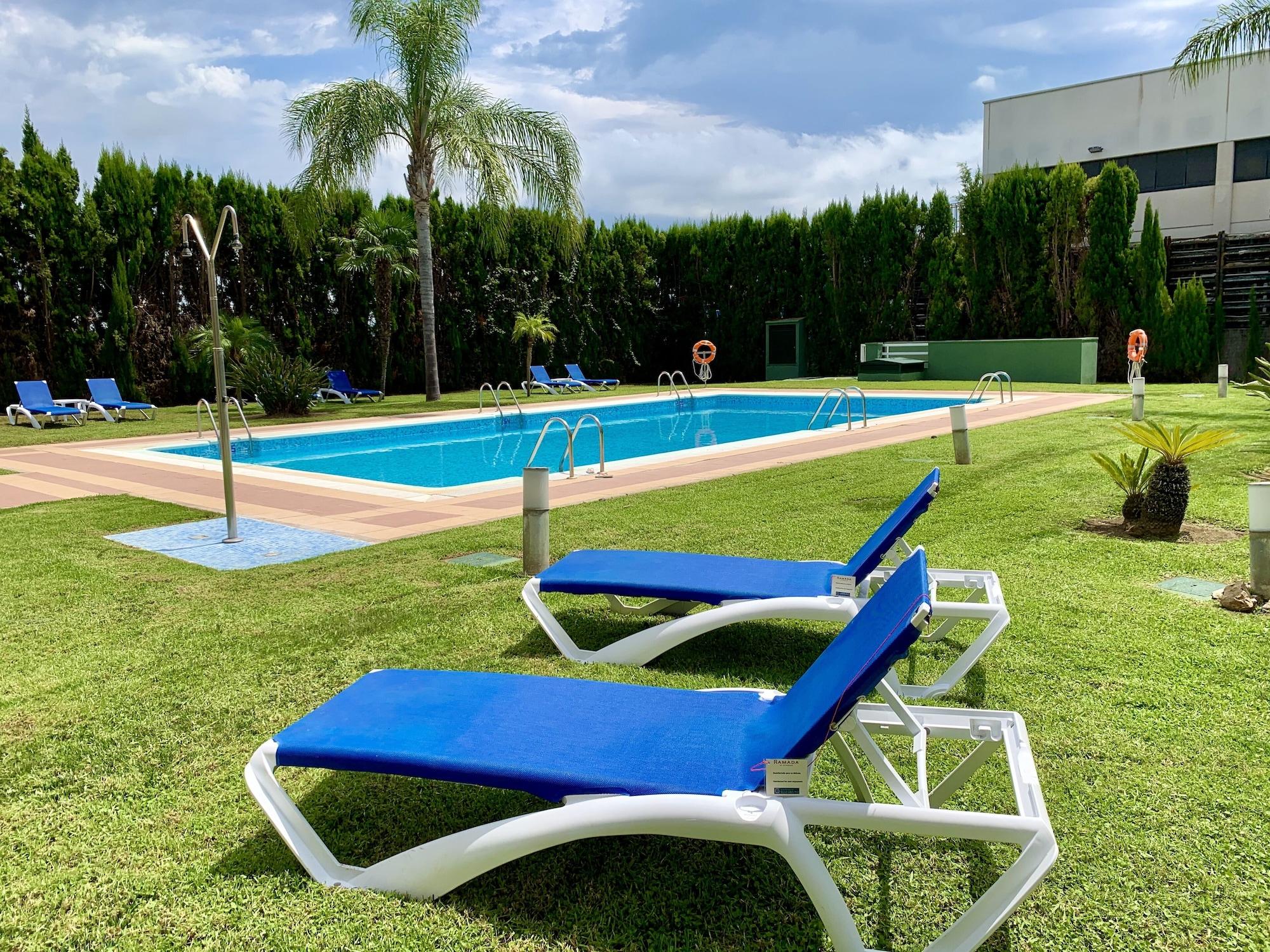 Ramada By Wyndham Valencia Almussafes Hotel Exterior foto