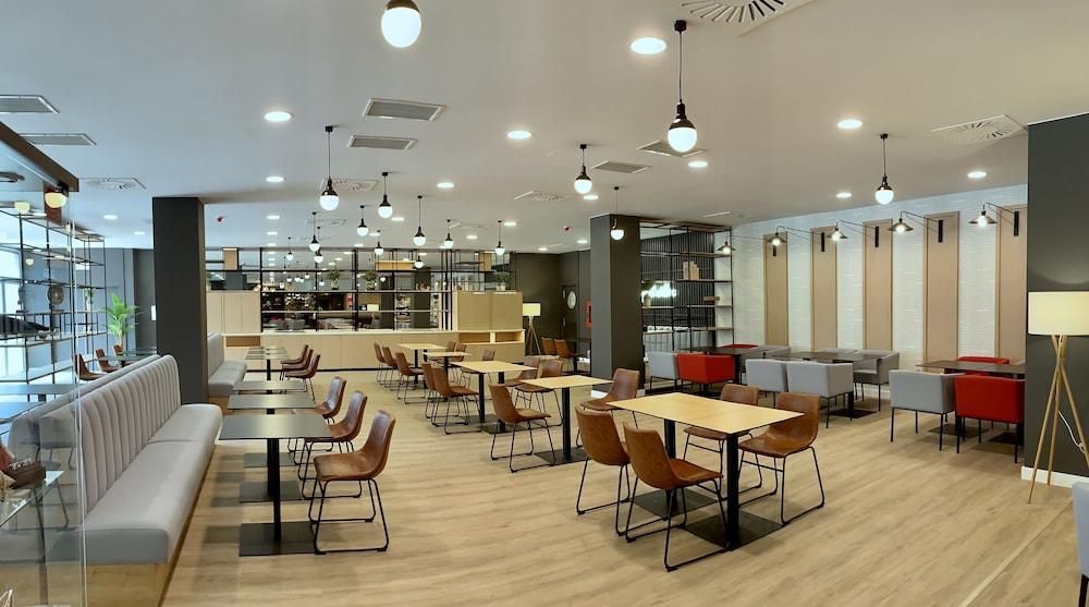 Ramada By Wyndham Valencia Almussafes Hotel Exterior foto